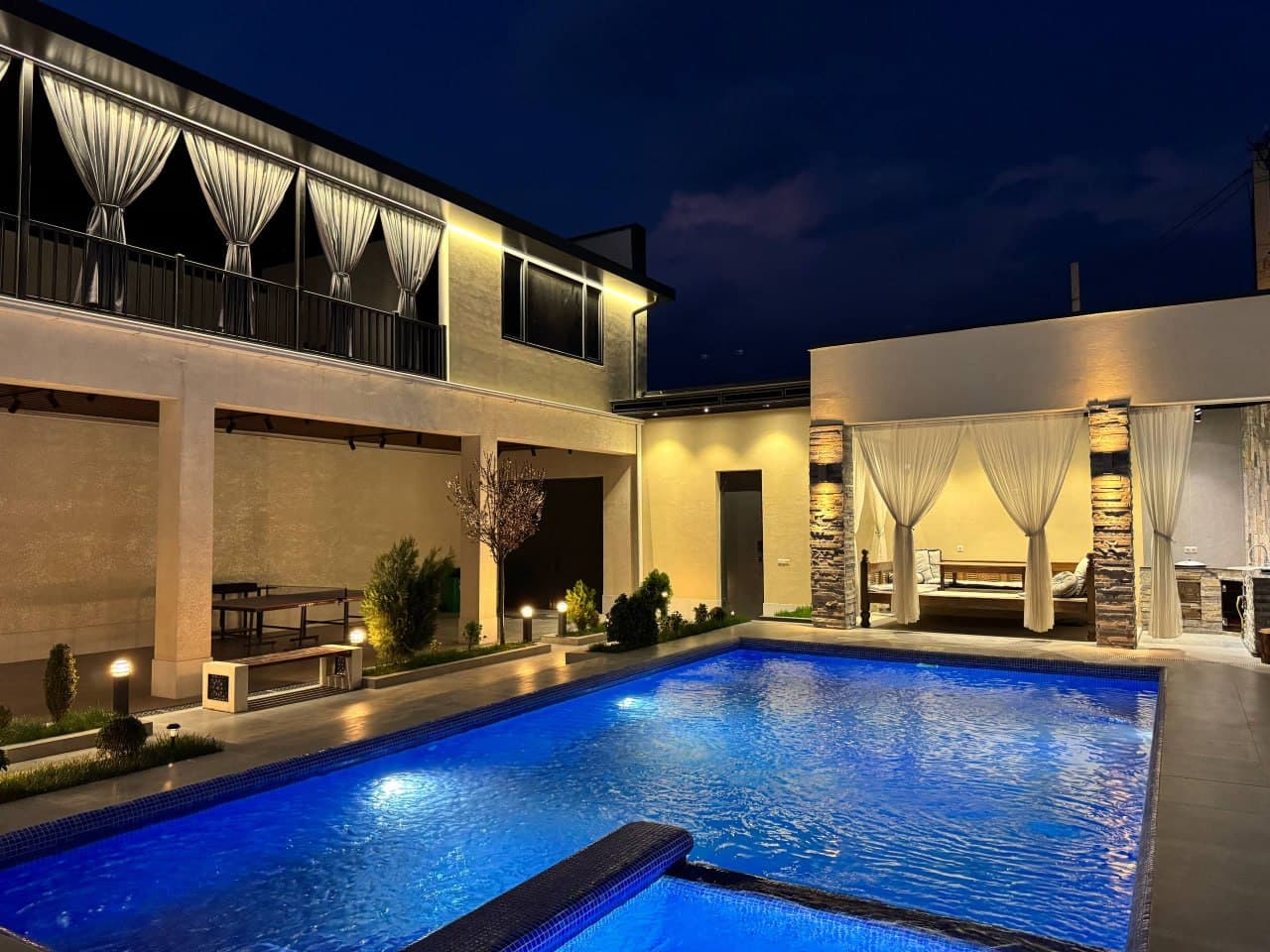 "Corner House" dachasi