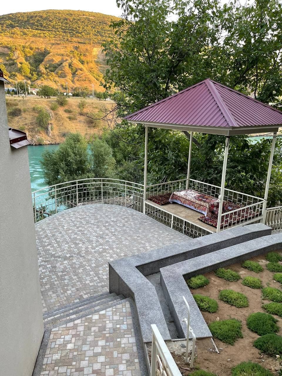 5-bedroom vacation home in Charvak for 16 guests 3