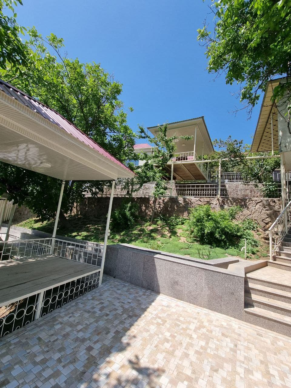 5-bedroom vacation home in Charvak for 16 guests 5