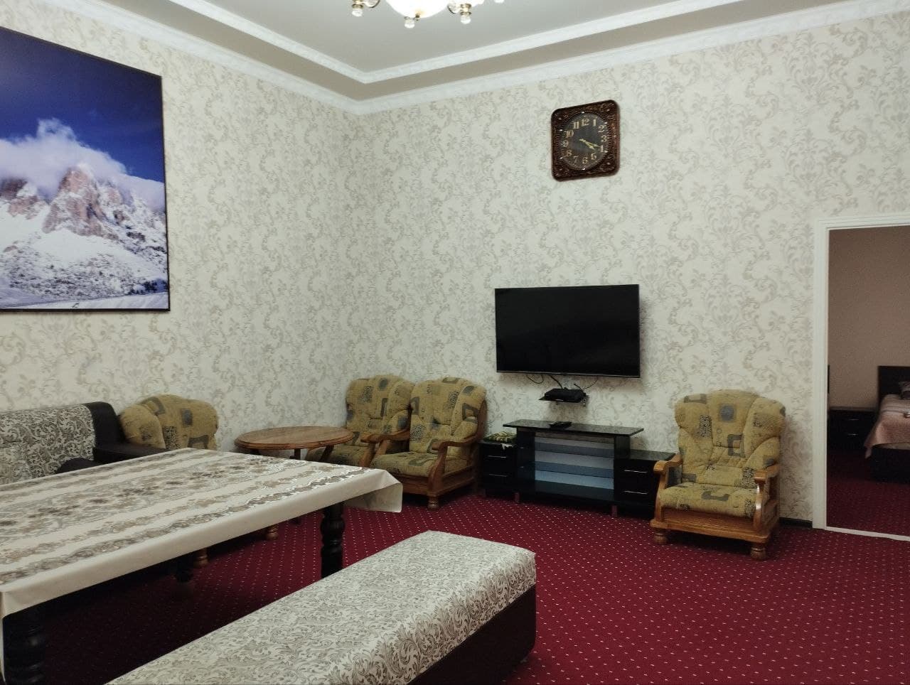 "Baxrom" Dacha, Oq tosh