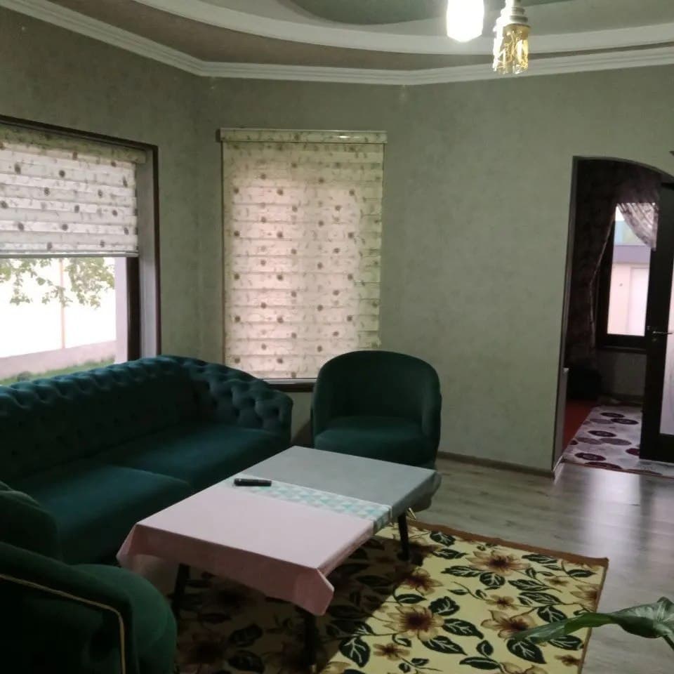 3-Bedroom Dacha in Oqtosh with Pool 3