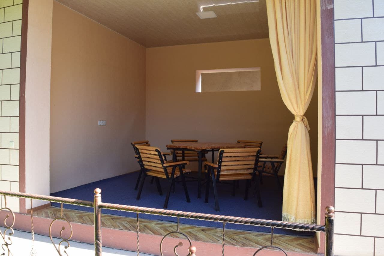 Nufal Dacha, Oq Tosh